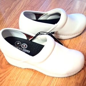 P. NWT Skcehers WORK White Ladies Shoes Sz 7.5, 8